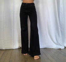 Load image into Gallery viewer, Henry- High Rise Twisted Seam Wide Jeans
