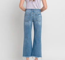 Load image into Gallery viewer, Boede- High Rise Crop Wide Jeans
